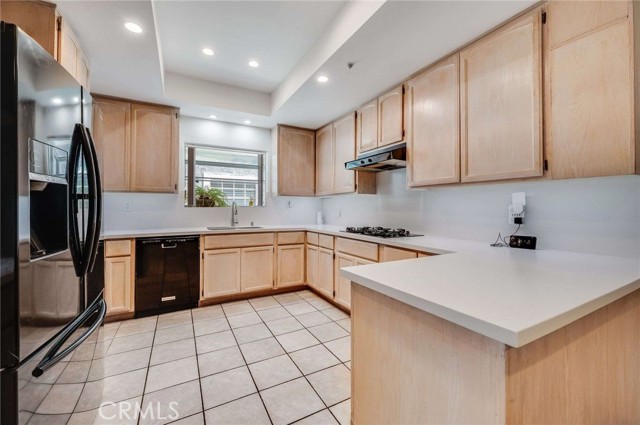 Detail Gallery Image 7 of 24 For 2461 Oneida St #B,  Pasadena,  CA 91107 - 4 Beds | 2/1 Baths