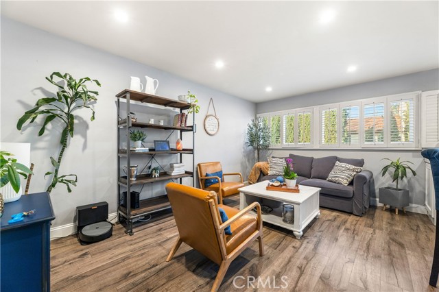 Detail Gallery Image 14 of 52 For 18146 Oxnard #48,  Tarzana,  CA 91356 - 3 Beds | 2/1 Baths