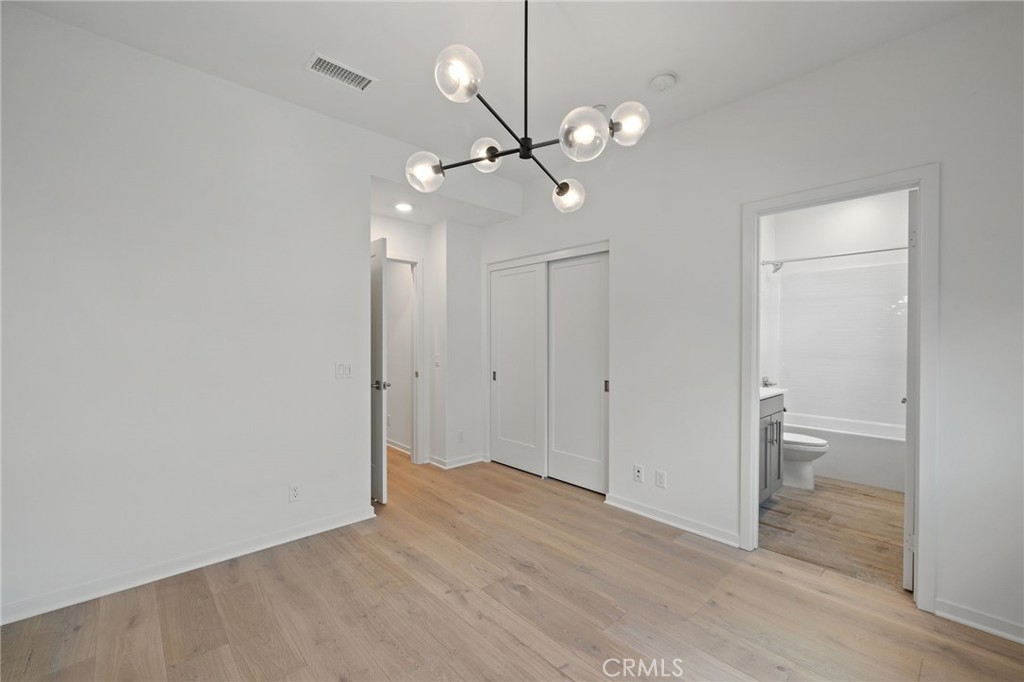 MLS #OC25238105 image #23