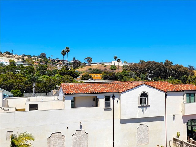 393 Wadsworth Avenue, Pismo Beach CA: https://media.crmls.org/medias/eb133b20-faf4-40ce-9376-bc06b6ec7e41.jpg
