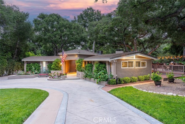 24208 Heritage Lane, Newhall CA: https://media.crmls.org/medias/eb1363ce-ca2a-47cf-aca7-148be0da1512.jpg