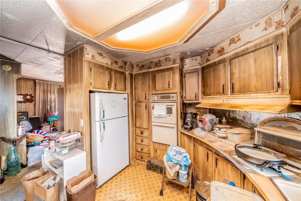 https://media.crmls.org/medias/eb140625-108e-45a4-9c33-3f708be0bec4.jpg?preset=X-Large