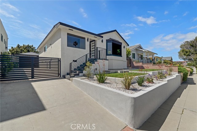 Detail Gallery Image 2 of 32 For 1139 S Patton Ave, San Pedro,  CA 90731 - 3 Beds | 3 Baths
