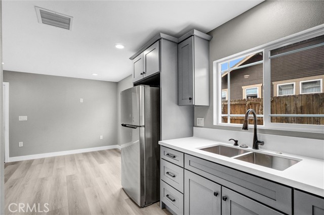 2321 Locust Avenue, Long Beach CA: https://media.crmls.org/medias/eb1547f4-af1e-4863-8dec-817f60f05f83.jpg