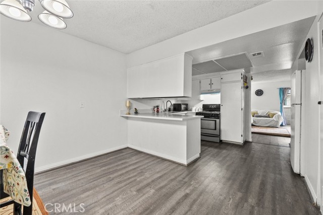 Detail Gallery Image 6 of 34 For 8801 Willis Ave #34,  Panorama City,  CA 91402 - 2 Beds | 2 Baths