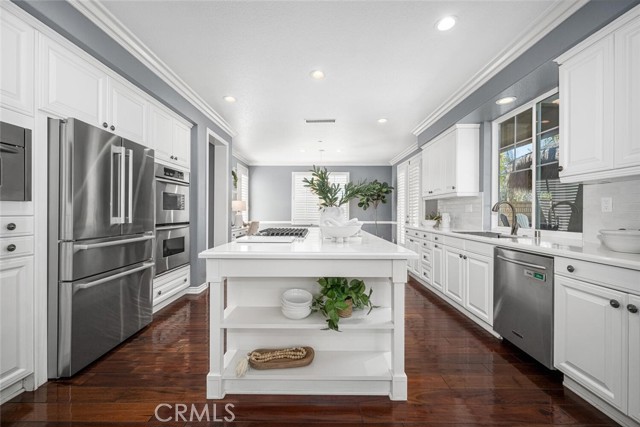 978 Heron Circle, Seal Beach CA: https://media.crmls.org/medias/eb16b3c7-bd80-4ecd-9180-fde7c5edf80e.jpg