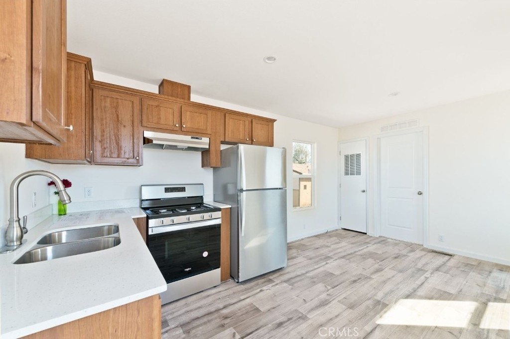 MLS #OC25250343 image #4