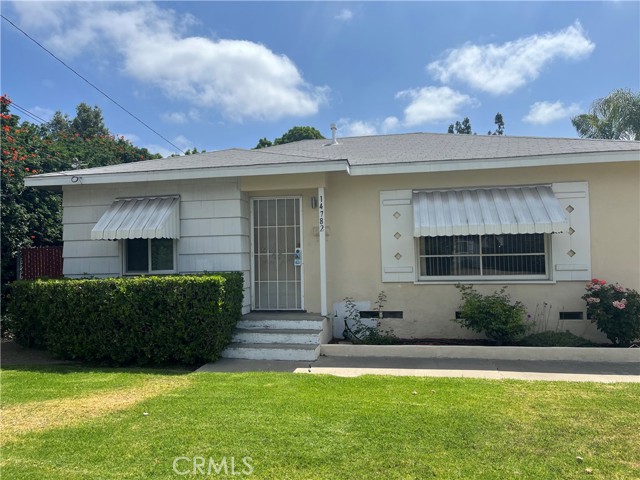 14782 Holt Avenue, Tustin CA: https://media.crmls.org/medias/eb170c69-c657-4dca-b2fc-2133ba8c0538.jpg