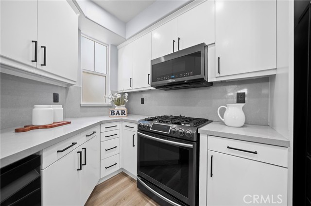 Detail Gallery Image 10 of 20 For 328 Flyers Ln, Tustin,  CA 92782 - 3 Beds | 2/1 Baths