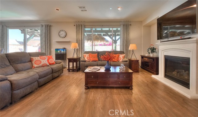 Image 9 of 67 For 14861 Henry Street