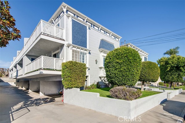 Detail Gallery Image 1 of 19 For 1421 12th St #4,  Manhattan Beach,  CA 90266 - 2 Beds | 3 Baths