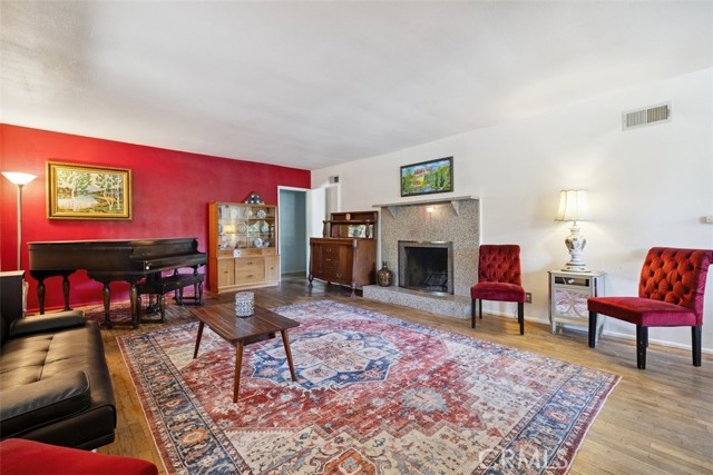 5800 Winnetka Avenue, Woodland Hills CA: https://media.crmls.org/medias/eb1a7392-7425-4cb9-9271-bb9f4379adeb.jpg