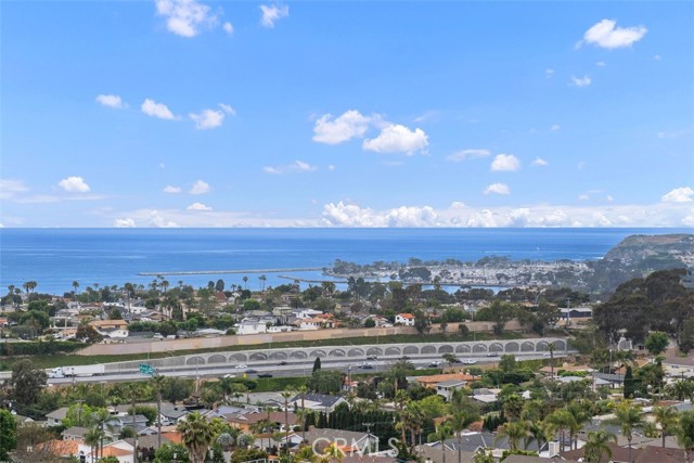 Detail Gallery Image 2 of 52 For 4013 via Manzana, San Clemente,  CA 92673 - 5 Beds | 3/1 Baths