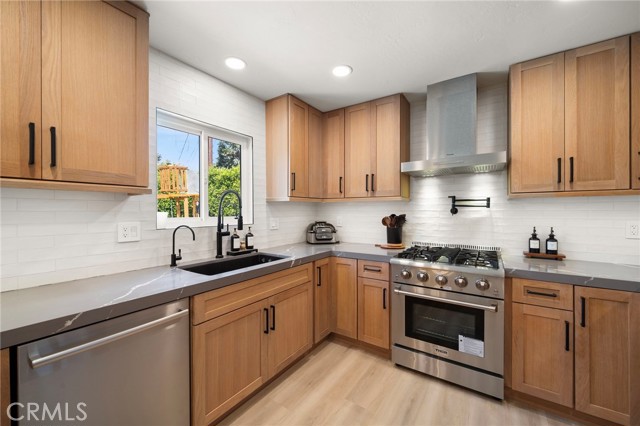 Detail Gallery Image 13 of 49 For 4951 Maui Cir, Huntington Beach,  CA 92649 - 4 Beds | 2 Baths