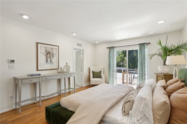 5347 Hinton Avenue, Woodland Hills CA: https://media.crmls.org/medias/eb1b3180-a4bd-4b1d-bbec-2581f6b27980.jpg