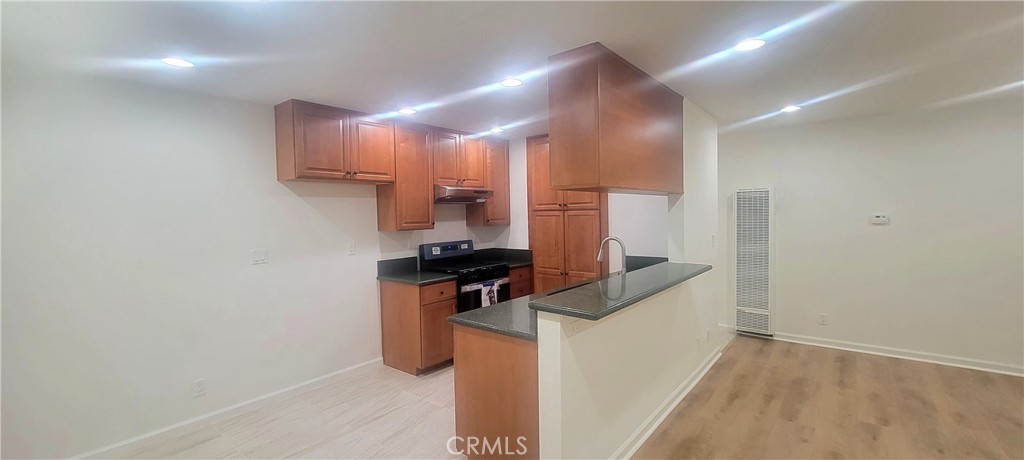 https://media.crmls.org/medias/eb1d249b-ad6a-4b80-8982-bc8cbf21b735.jpg?preset=X-Large