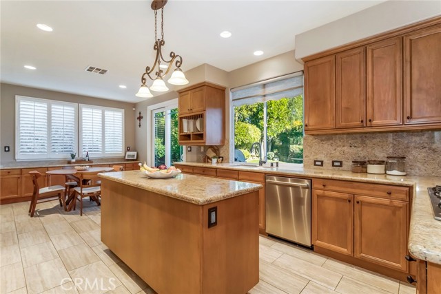 Detail Gallery Image 15 of 74 For 25830 De Quincy Pl, Stevenson Ranch,  CA 91381 - 4 Beds | 3 Baths