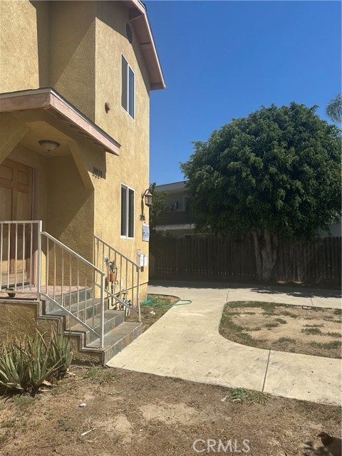 3831 Wall Street, Los Angeles CA: https://media.crmls.org/medias/eb1e787d-3089-4ebe-896c-8d7a324980c8.jpg