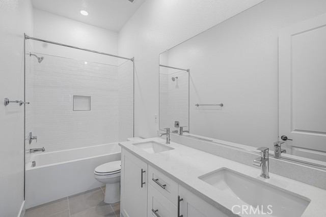 240 Lily Loop, Irvine CA: https://media.crmls.org/medias/eb1f1f1c-5f0a-41eb-a4a0-14bc50540e05.jpg