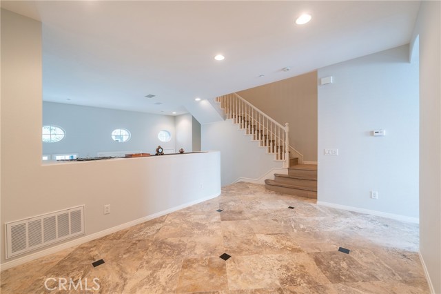 Detail Gallery Image 13 of 49 For 6267 Pacific Pointe Dr, Huntington Beach,  CA 92648 - 3 Beds | 2/1 Baths