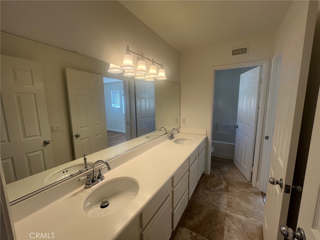 MLS #OC25257787 image #34