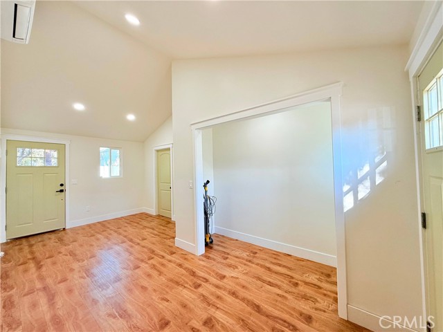 Detail Gallery Image 12 of 38 For 10534 Louisiana Ave, Los Angeles,  CA 90025 - 5 Beds | 3 Baths