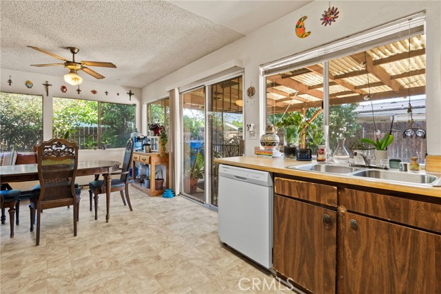 4271 Baggett Drive, Riverside CA: https://media.crmls.org/medias/eb20ae5f-bf61-411a-9d9f-51cdee2e19db.jpg