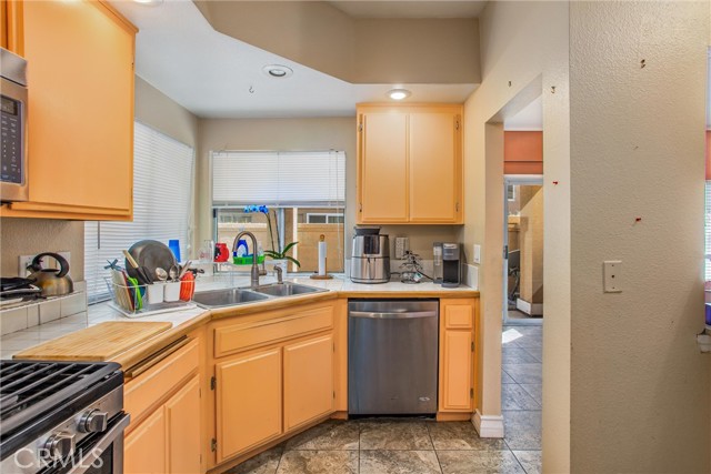 Detail Gallery Image 13 of 22 For 3120 Milano #F,  Ontario,  CA 91761 - 2 Beds | 2 Baths