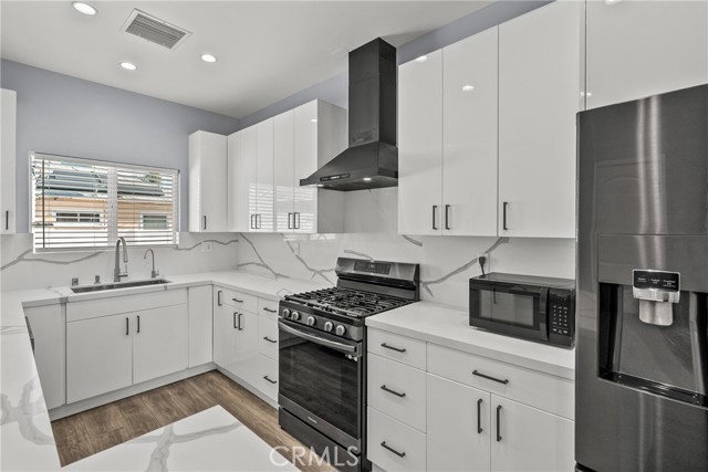 Detail Gallery Image 3 of 47 For 7239 Kraft, North Hollywood,  CA 91605 - 3 Beds | 2 Baths