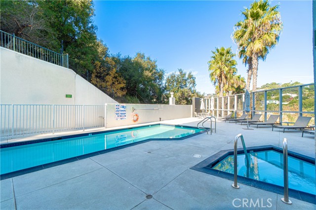 Detail Gallery Image 27 of 32 For 171 N Church Ln #403,  Los Angeles,  CA 90049 - 2 Beds | 2 Baths