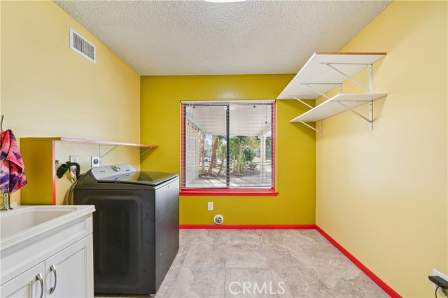 Detail Gallery Image 22 of 37 For 571 Oriole, Corona,  CA 92879 - 4 Beds | 2 Baths