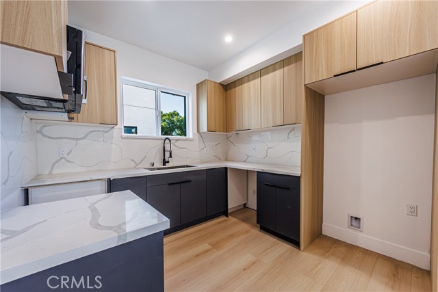 Detail Gallery Image 16 of 26 For 5209 W 20th St #2,  Los Angeles,  CA 90016 - 3 Beds | 3/1 Baths