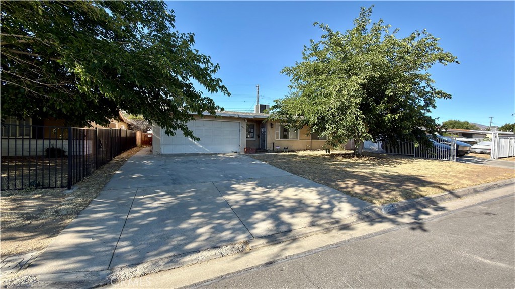 1646 E Avenue Q6