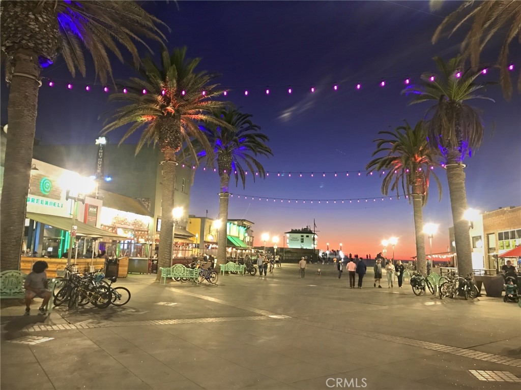https://media.crmls.org/medias/eb255dd9-1c2f-4bf6-ba15-76f50c3efa1f.jpg?preset=X-Large