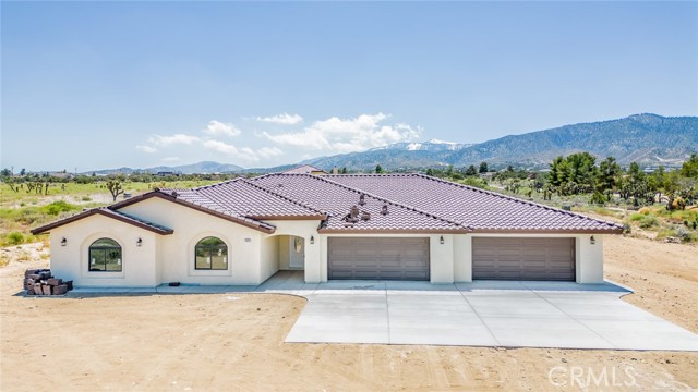 Detail Gallery Image 1 of 52 For 1525 Smoke Tree Rd, Pinon Hills,  CA 92372 - 4 Beds | 2 Baths