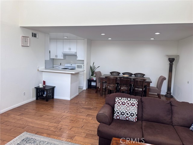 Detail Gallery Image 14 of 34 For 5700 Etiwanda #264,  Tarzana,  CA 91356 - 3 Beds | 2 Baths