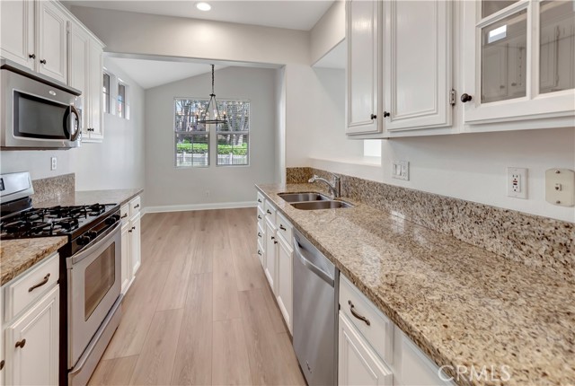 Detail Gallery Image 10 of 21 For 41 Paseo Simpatico, Rancho Santa Margarita,  CA 92688 - 3 Beds | 3 Baths