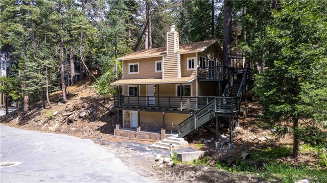 Detail Gallery Image 13 of 26 For 26131 Lake Forest Dr, Twin Peaks,  CA 92391 - 3 Beds | 3 Baths