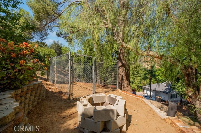 9530 Wheatland Avenue, Shadow Hills CA: https://media.crmls.org/medias/eb26c09f-fb5f-427d-887a-b471fb102952.jpg