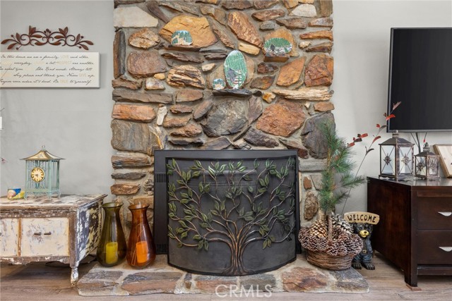 119 Pine Drive, Kernville CA: https://media.crmls.org/medias/eb26cc9c-fda2-4d58-a20e-c7cabe98f8c4.jpg