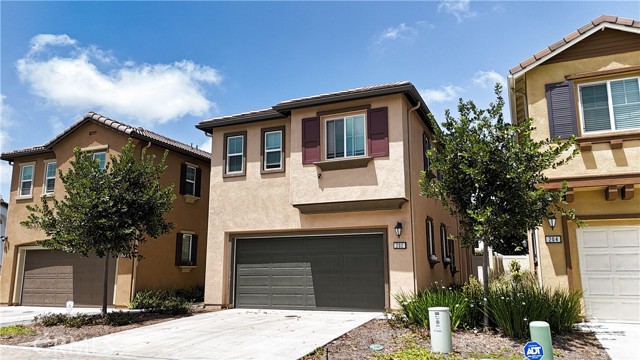 Detail Gallery Image 2 of 26 For 202 Bay Laurel Ct, Vista,  CA 92083 - 3 Beds | 2/1 Baths