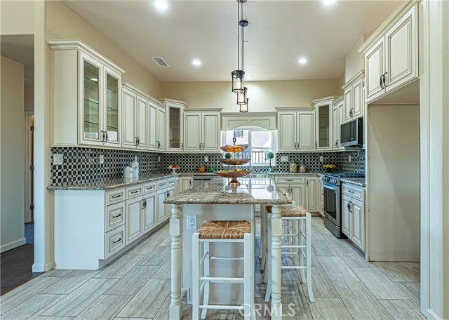 Detail Gallery Image 16 of 52 For 35761 Brookwood Ct, Yucaipa,  CA 92399 - 5 Beds | 4/1 Baths