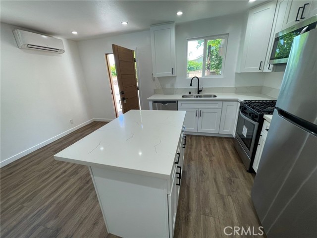 Detail Gallery Image 3 of 11 For 10053 Babbitt Ave, Northridge,  CA 91325 - 1 Beds | 1 Baths
