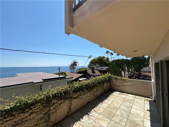 2037 Coast Hwy, Laguna Beach CA: https://media.crmls.org/medias/eb2819b6-e314-49ba-9d56-5f012bf1897b.jpg