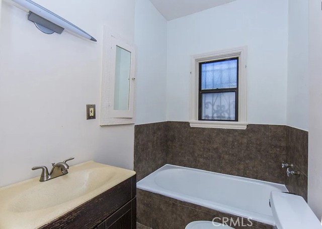 Detail Gallery Image 17 of 20 For 1082 S Redondo Bld, Los Angeles,  CA 90019 - 3 Beds | 2 Baths