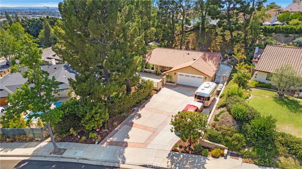 2541 E Denise Avenue