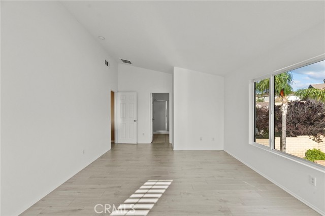 19316 Sidani Lane, Saugus CA: https://media.crmls.org/medias/eb29e210-0f7e-4f39-84d1-5e0383333b0f.jpg