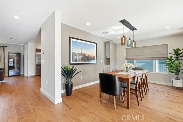 Detail Gallery Image 7 of 57 For 2311 W Clark Ave, Burbank,  CA 91506 - 4 Beds | 4/1 Baths