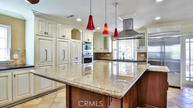 20931 Avenida Amapola, Lake Forest CA: https://media.crmls.org/medias/eb2a208e-71f8-4664-aa69-b0224e56fa3c.jpg