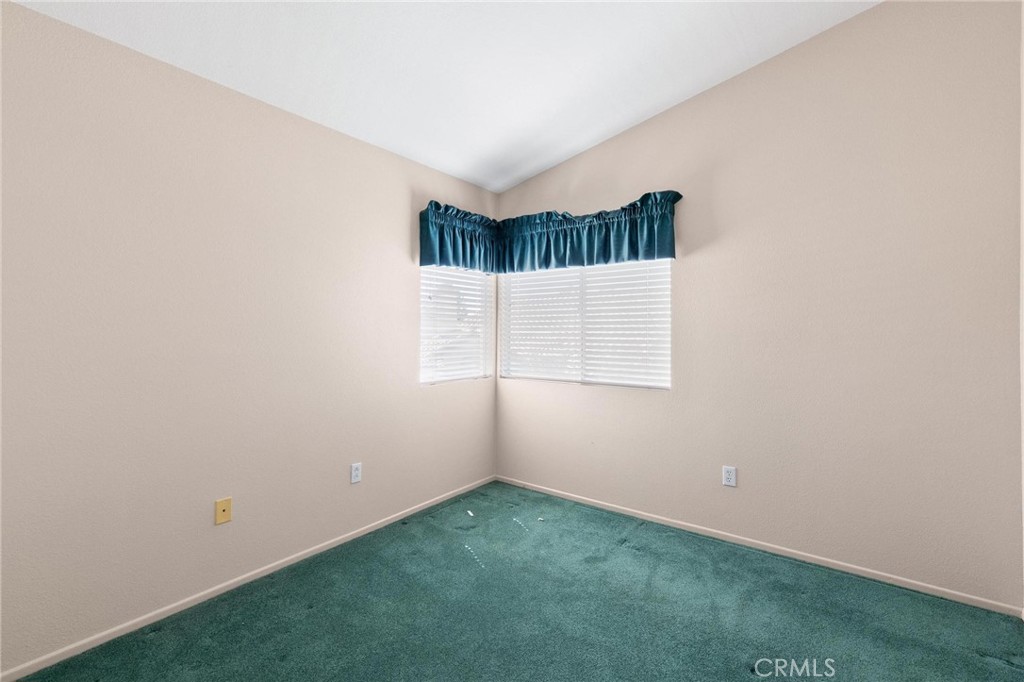 https://media.crmls.org/medias/eb2a71d9-cf9d-4db9-b222-de9fb1e9e5ec.jpg?preset=X-Large